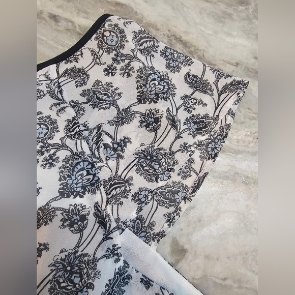 LOFT Navy Floral Faux Wrap Blouse Size 14 Cap Sleeve Lined Sheer Overlay - Picture 10 of 10